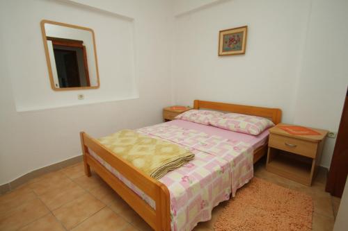 Seaside secluded apartments Cove Smokvina Hvar - 9501 - image 10