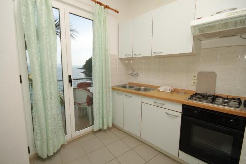 Seaside secluded apartments Cove Smokvina Hvar - 9501 - image 14
