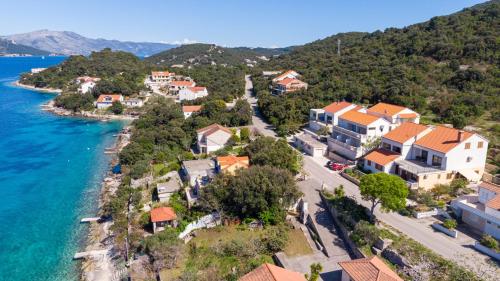  Apartments by the sea Tri Zala, Korcula - 9317 in Korčula