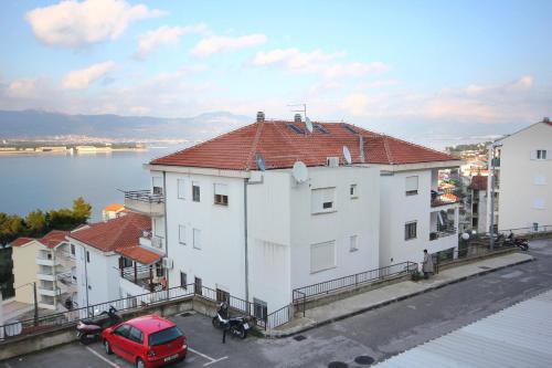 Apartments by the sea Mastrinka Ciovo - 9447 - image 9