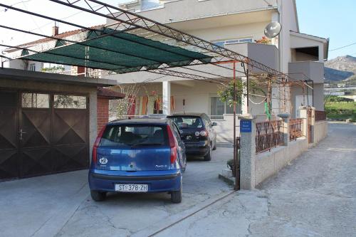 Apartments with a parking space Trogir - 9455 - image 13