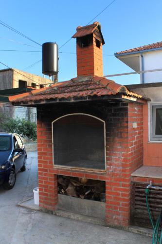 Apartments with a parking space Trogir - 9455 - image 10