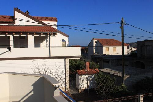 Apartments with a parking space Trogir - 9455 - image 4