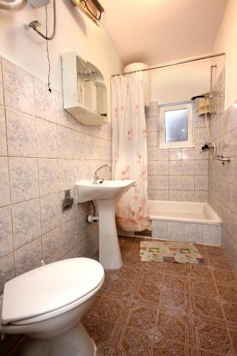 Apartments by the sea Marina Trogir - 9438 - image 13