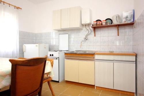 Apartments by the sea Marina Trogir - 9438 - image 14