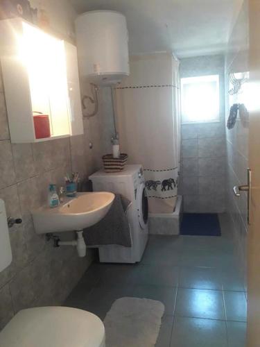 Apartments by the sea Marina Trogir - 9443 - image 9