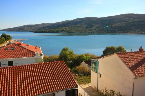 Apartments by the sea Marina Trogir - 9443 - image 13