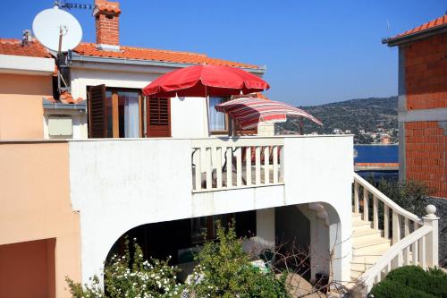  Apartments by the sea Sevid, Trogir - 9468 in Sevid