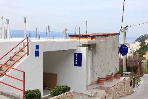 Apartments by the sea Pisak, Omis - 9456 in Pisak