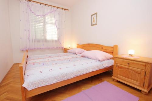 Apartments by the sea Pag - 9355 - image 2