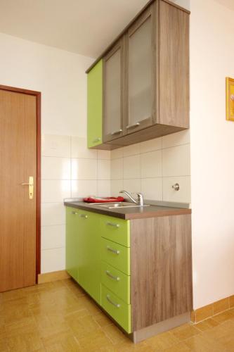 Three-Bedroom Apartment with Balcony and Sea View image 5