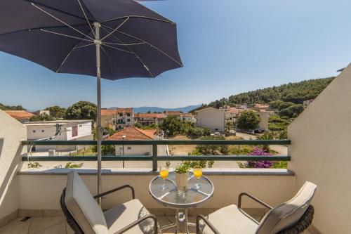 Skats, Apartments by the sea Drvenik Donja vala, Makarska - 9654 in Drvenik (Splitsko-Dalmatinska)