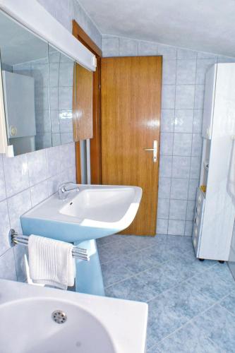 One-Bedroom Apartment with Terrace image 4