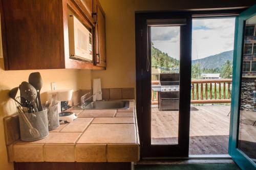 Alpine Village Suites - image 10