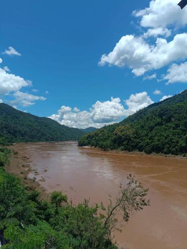 Janh Ya Phone Guesthouse in パクベン