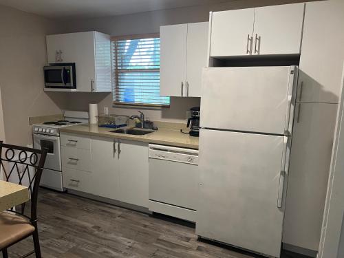 Fully Furnished Hollywood, min 1 month stay, cozy unit in Hollywood, USA