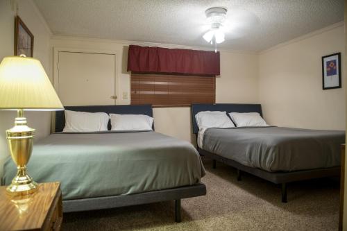 Stroll to Slopes Village Area Ski in-out MtLodge 304 - image 6