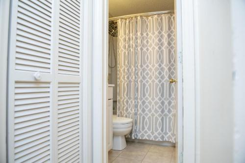 Stroll to Slopes Village Area Ski in-out MtLodge 304 - image 2