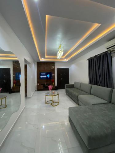 Fully Serviced 2 Bedroom Apartment with Free Wifi