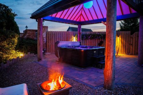 Lincoln Lodge With Private Hot Tub