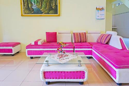 Super OYO 91568 Trisna Srabah Resort Homestay & Resto