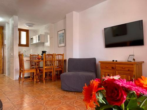 Sunny 2-bedroom apartment in Parque Santiago II 3