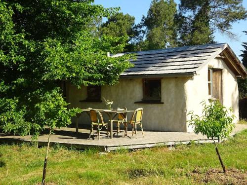 maisonnette écologique isolée en botte de paille