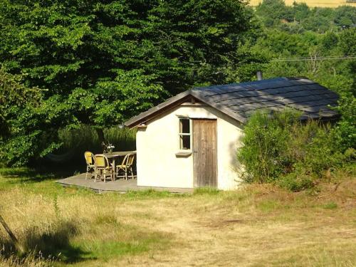 maisonnette écologique isolée en botte de paille