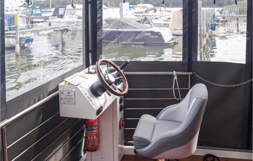 Unterkunft von außen, 1 Bedroom Awesome Ship In Brandenburg in Brandenburg an der Havel