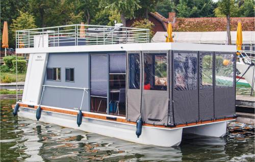 Unterkunft von außen, 1 Bedroom Awesome Ship In Brandenburg in Brandenburg an der Havel