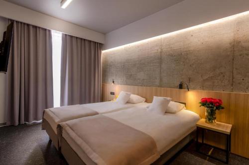 Bulvar Hotel - image 12