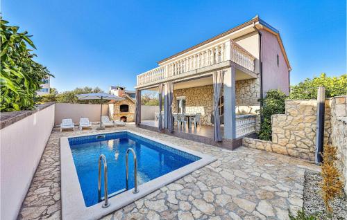 Stunning Home In Okrug Gornji With 4 Bedrooms, Wifi And Outdoor Swimming Pool - Trogir