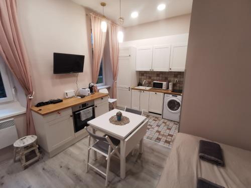 Goldcentral Apartments Akacfa Studios Room Type - Studio Apartment