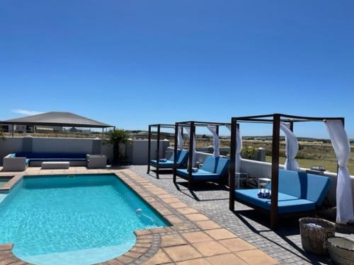 Piscina, Rox and Sea Country Lodge in Long Acres Country Estate