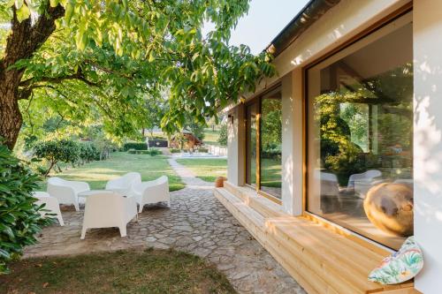 Kert, Villa LISA - VILLA WITH SWIMMING POOL AND HUGE GARDEN in Mozirje