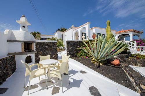 Fasiliti, Vacaciones vistas al mar in Guime