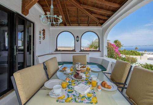 beranda/teres, Vacaciones vistas al mar in Guime