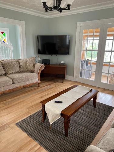 Breakwater Lodge in Lower Woods Harbour (NS)