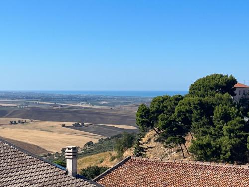 Spaziosa casa indipendente, vista mare, in centro su corso Garibaldi