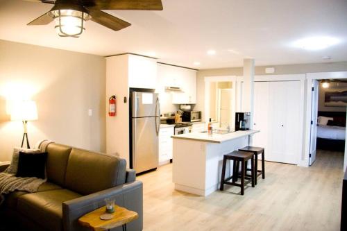 Facilities, M&M's Maple Bay Mountain Guesthouse near Cusheon Lake