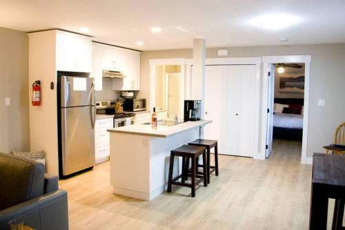 Facilities, M&M's Maple Bay Mountain Guesthouse near Cusheon Lake