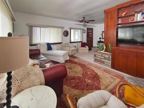 Huge historic, w/large yard & close to beach, Манисти (фото 7)