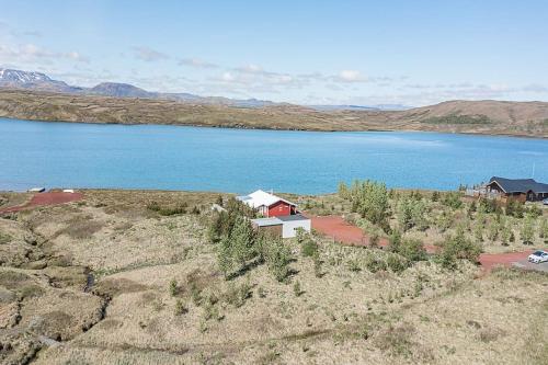 Beautiful lakehouse by the golden circle - fishing