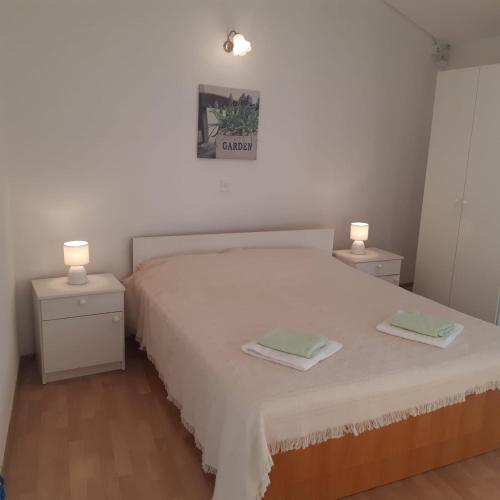 Two-Bedroom Apartment with Balcony and Sea View room in Apartments by the sea Igrane - Makarska - 10033