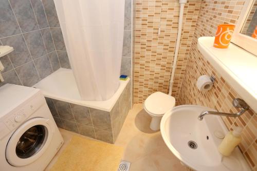 Apartments with WiFi Split - 10243 - image 6