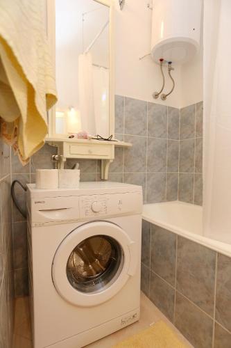 Apartments with WiFi Split - 10243, Split (photo 8)