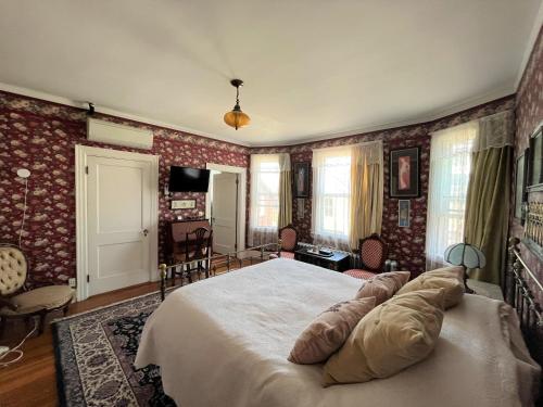 Munroe Inn Boutique Hotel in ออเบิร์น (ME)