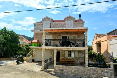  Apartments by the sea Brna, Korcula - 10065, Pension in Brna