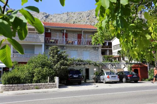  Apartments by the sea Duce, Omis - 10304, Pension in Duće