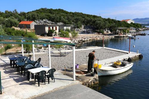Apartments by the sea Zuronja, Peljesac - 10123 in 布達加維斯